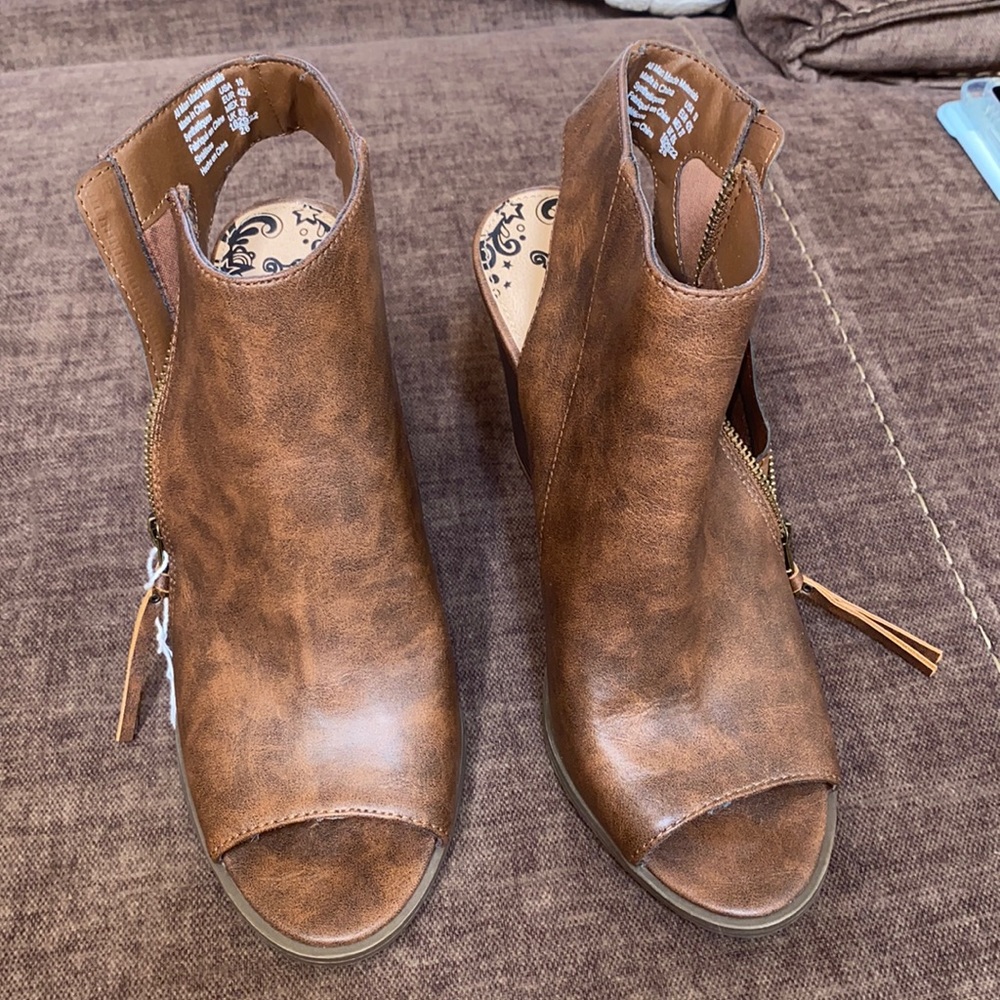 Brash boots size 10 NEVER WORN